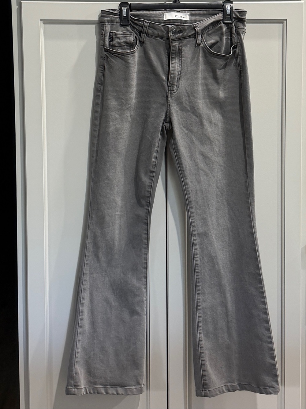 KanCan Women's Gray Flared Jeans - Classic High-Rise Style